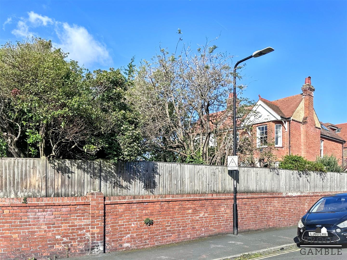 7 Bedroom House - Semi-Detached. Milton Road in Eastbourne, East Sussex 35